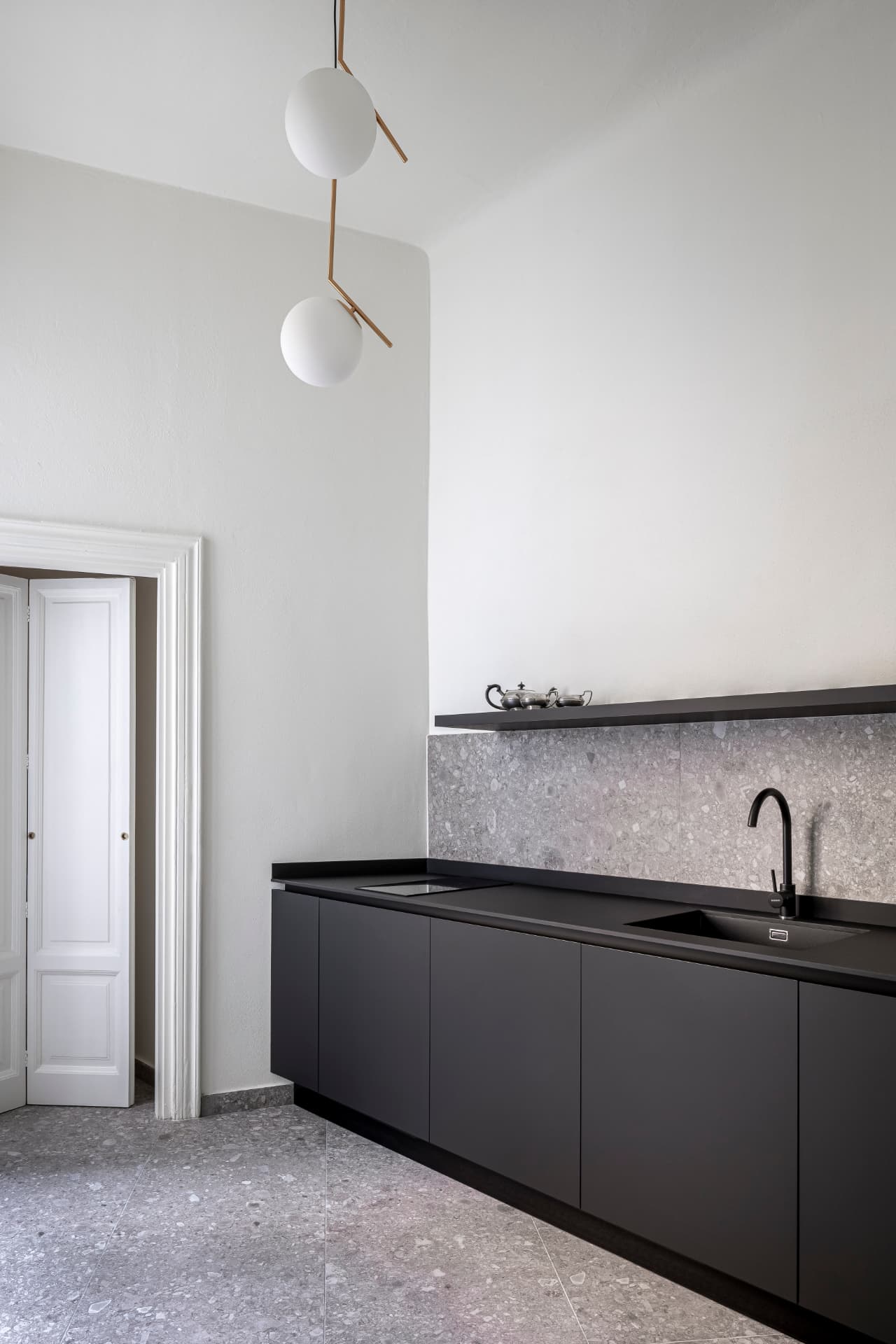Dark monolithic kitchen with Ceppo di Gré terrazzo in a Milan apartment by Studio IB Milano