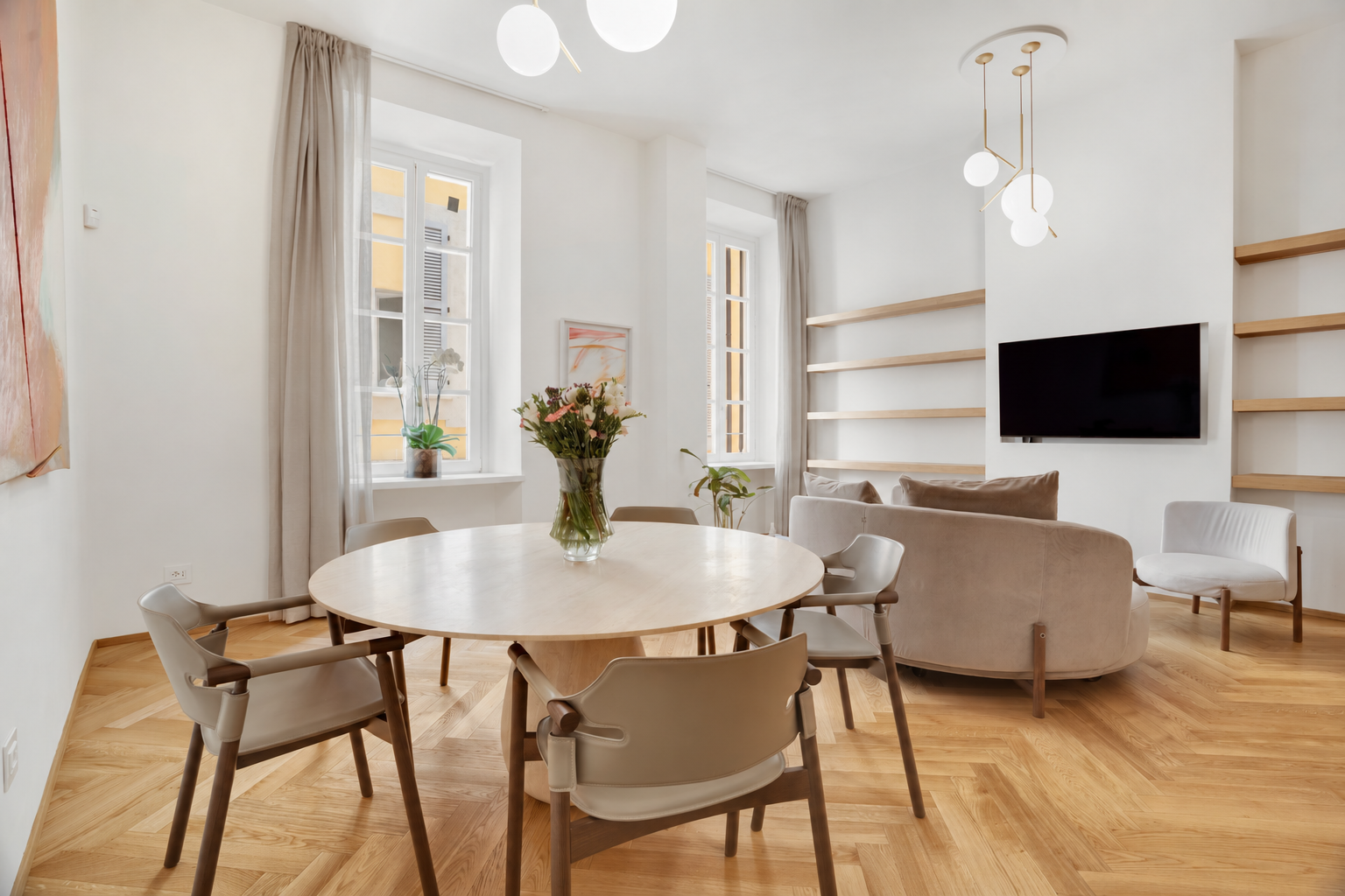 Quiet luxury interior in a Milan private residence